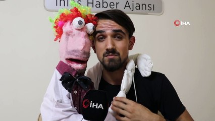 Çöpten topladığı malzemelerle ile tiyatro oyunu yapmaya hazırlanıyor