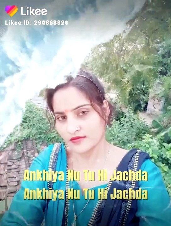 Aakhiyan me....