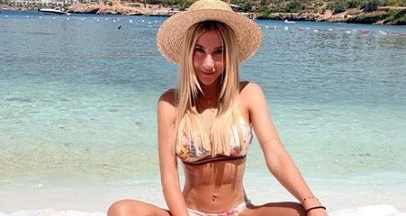 Şeyma Subaşı, havuzda üstsüz pozunu paylaştı