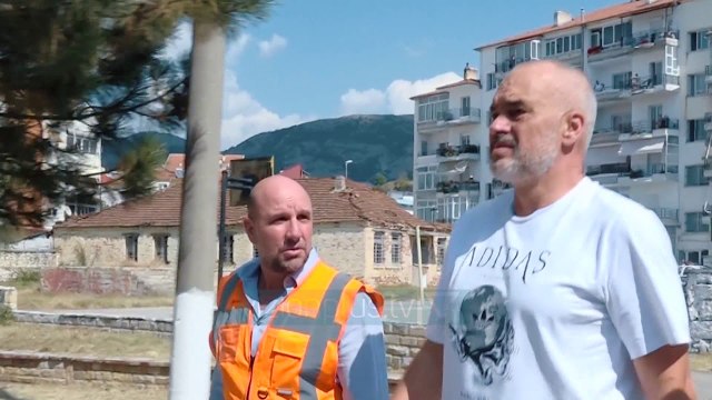 Korçë, Rama inspekton rikonstruksionin e konvikteve - News, Lajme - Vizion Plus