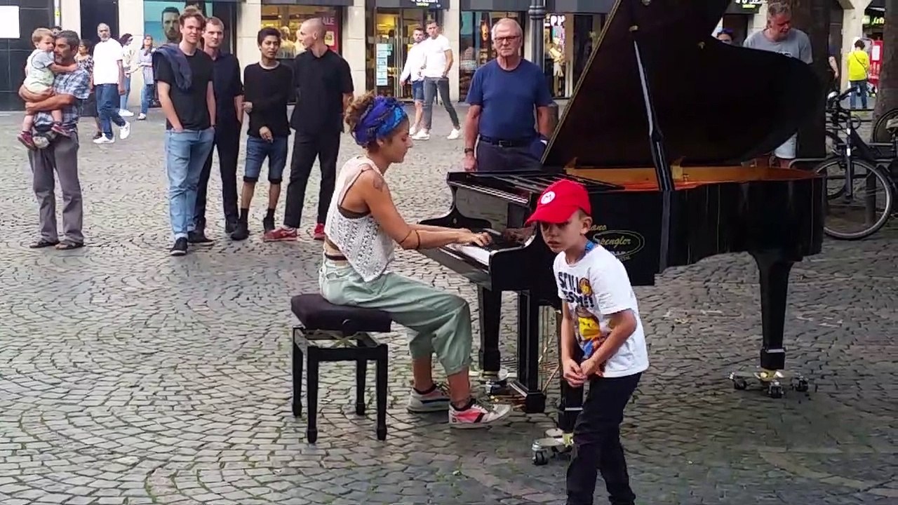 Playing Franz Liszt in the streets of Bonn
