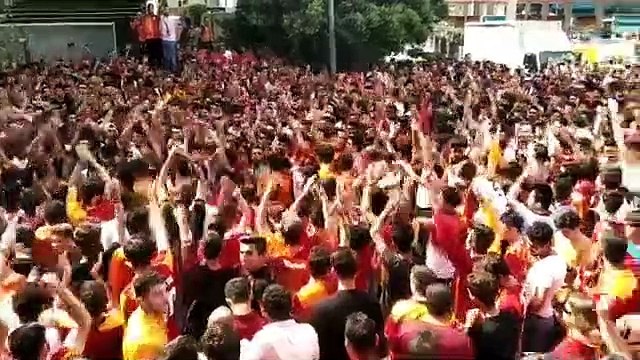 Fatih Terim için İmparator tezahüratları