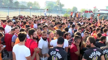 Spor galatasaraylı taraftarların falcao bekleyişi sürüyor