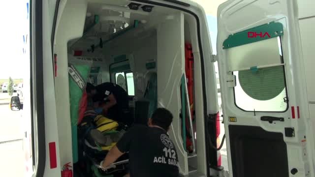 Aksaray otomobil ile hafif ticari araç çarpıştı: 5 yaralı