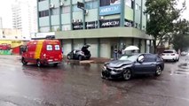 BMW e Nissan Kicks colidem na Rua Paraná e duas mulheres ficam feridas