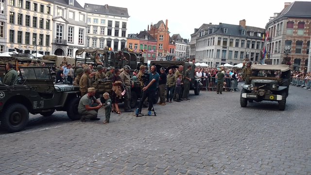 Tanks un Mons. Du spectacle sur la Grand Place. Vidéo Eric Ghislain p