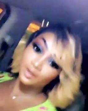 Délires ! Très belle complicité entre Adja Astou et sa copine