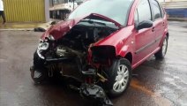 Três veículos se envolvem em acidente na Rua Souza Naves