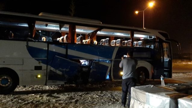 Yolcu otobüsü ile tur otobüsü çarpıştı: 4'ü turist 13 yaralı