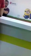 “As termometër nuk keni?”, Vokshi nxjerr videon: Ja ç’ndodh në spitalet shqiptare