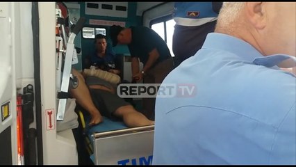 Report TV - U plagos me armë në spitalin e Fierit/ Aleksandër Zhapaj transportohet drejt Tiranës
