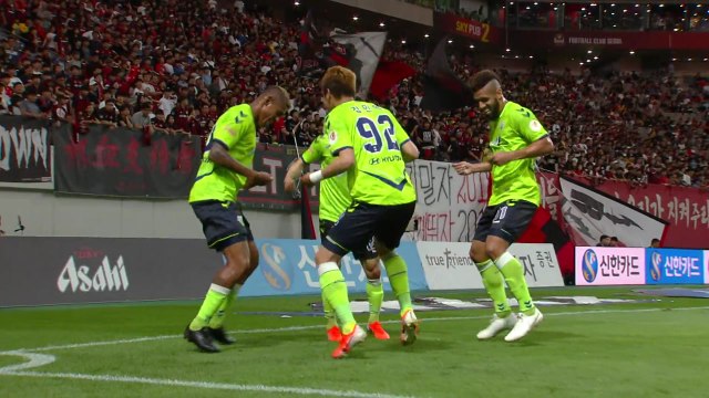 전북, 서울 꺾고 17경기 연속 무패...선두 탈환 / YTN