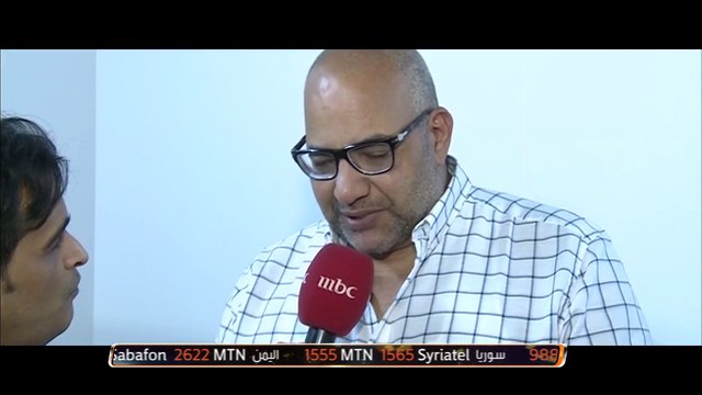 الفنان بيومي فؤاد يفاجئ الجميع بالحديث عن مهاراته الكروية في صدى الملاعب