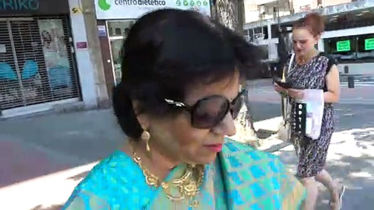 BDMV-291 Aruna & Hari Sharma at Shopping Sarriko Bilbao, Spain Aug 30, 2019