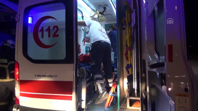 Tur minibüsü ile otobüs çarpıştı: 13 yaralı - ANTALYA