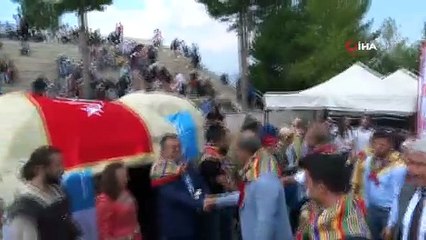 Doğu Türkistanlı gençler kültürlerini yaşatmaya çalışıyor