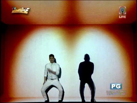 WATCH: Vhong wows crowd with dance, lights show