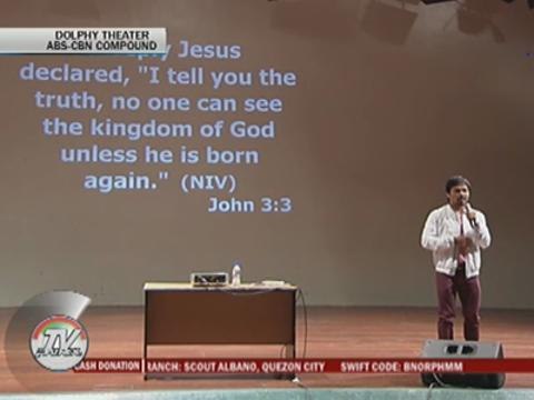 Pacquiao rides jam-packed MRT to ABS-CBN