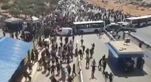 Sınırda Türkiye'yi protesto ettiler