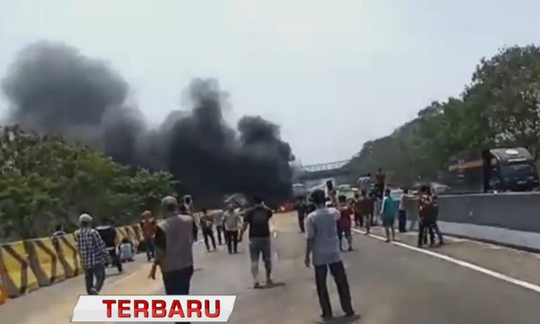 Kecelakaan Beruntun di Tol Cipularang KM 92, Mobil Terbakar
