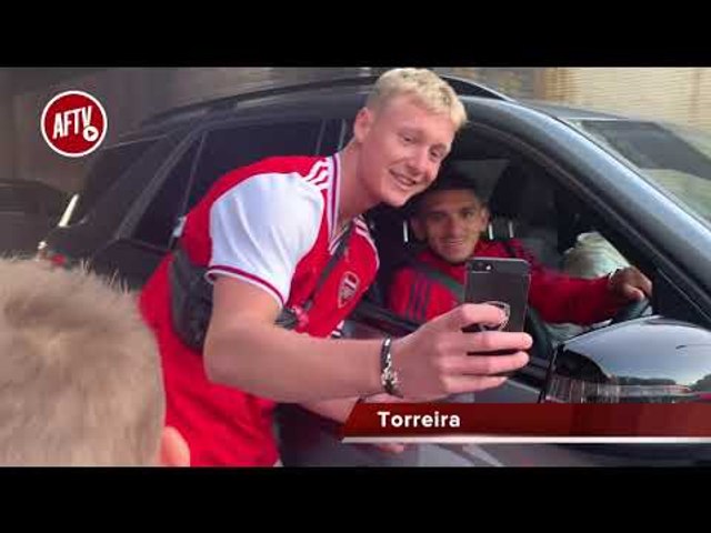 Arsenal 2-2 Tottenham  | Lacazette, Torreira & Pepe Greet Fans After The North London Derby