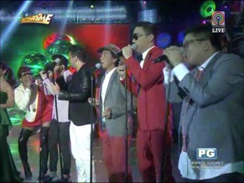 'It's Showtime' hosts, The CompanY in a capella number