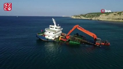 Download Video: Bozcaada'da karaya vuran gemi havadan görüntülendi