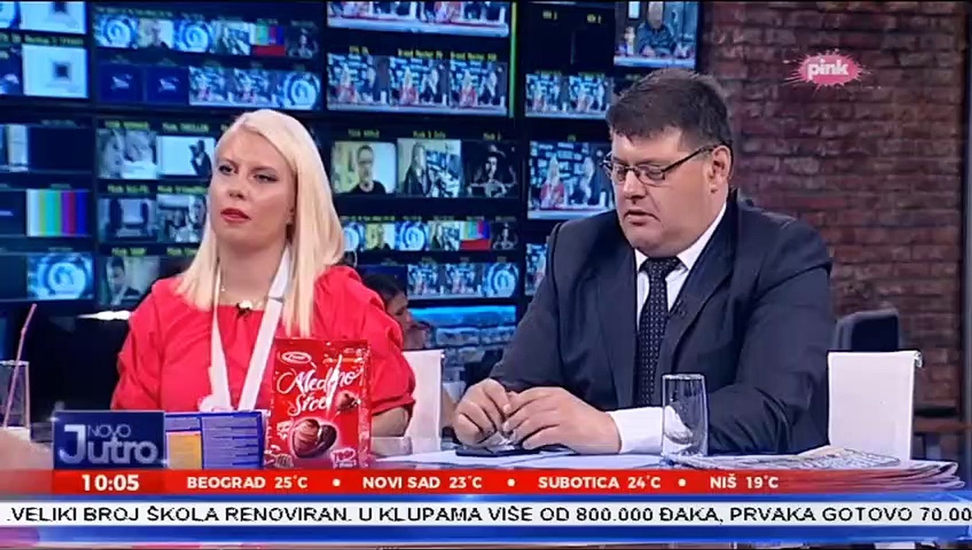 ⁣DEA I SARAPA JEDVA UĆUTKAŠE ŠEŠELJA: Lider radikala udario po ministrima zbog Vučićeve najave REKONS