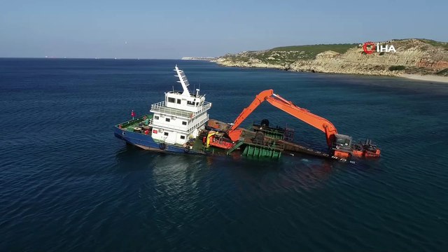 Bozcaada'da karaya oturan gemi havadan görüntülendi