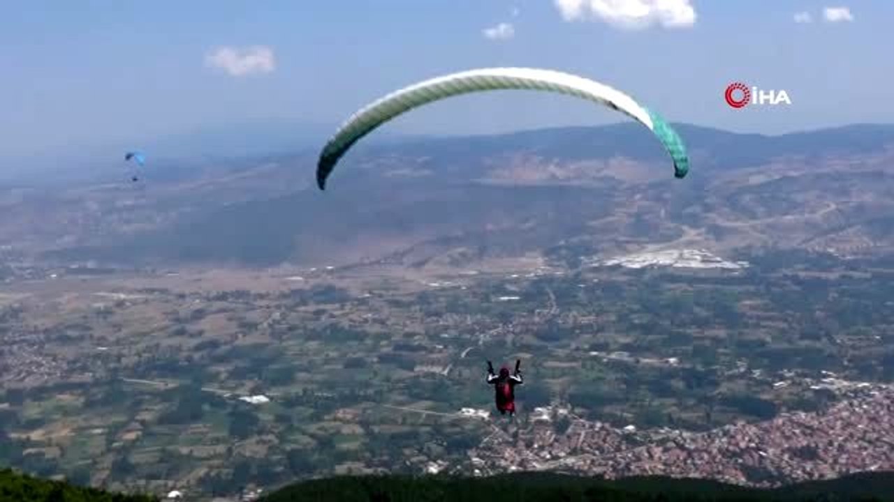 Simav'da yamaç paraşütü festivali