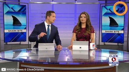 En plein jump, un surfeur atterrit directement dans la mâchoire d’un requin !