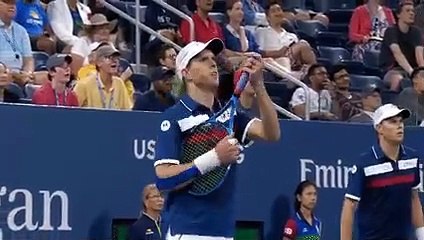 Yıldız tenisçiden tepki çeken hareket