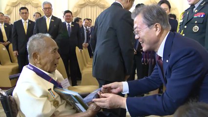 문 대통령, 태국 참전용사에 메달 수여 / YTN
