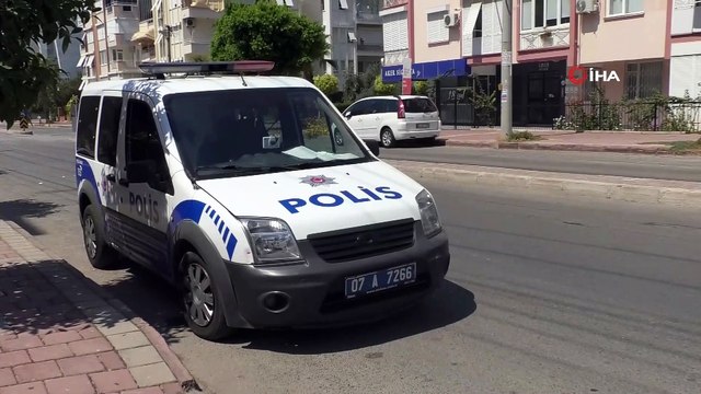 Kaldırımda bulunan kurusıkı tabanca polisi alarma geçirdi