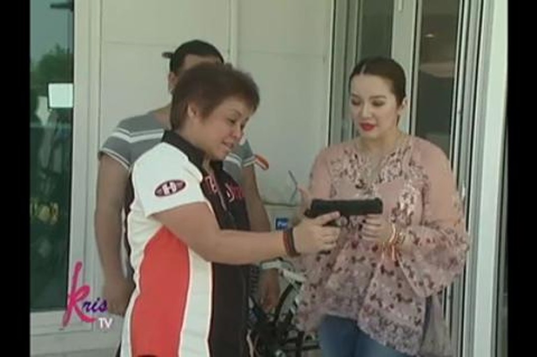 Kris tries airsoft shooting