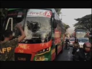 Скачать видео: 4 hurt in bus crash along Commonwealth