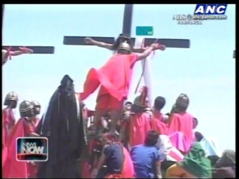 Thousands witness Good Friday crucifixion rites in Pampanga
