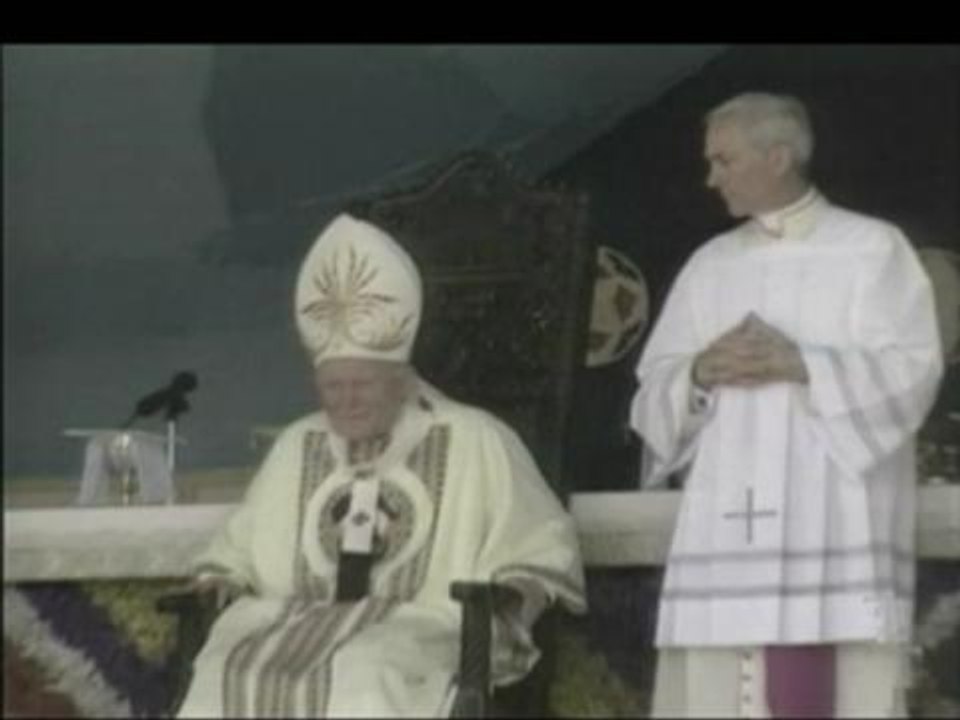 Pinay says intercession of John Paul II healed son