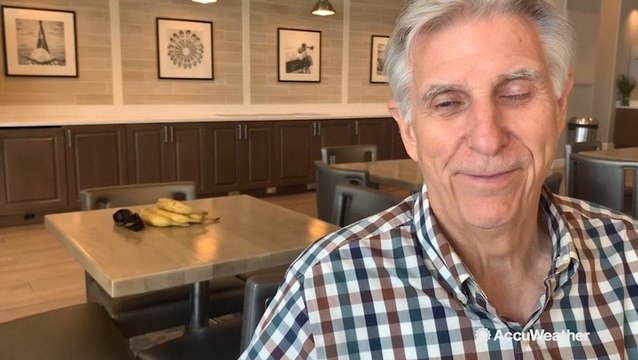 Beachgoers spend last minute on shore, businesses close shop for Dorian