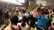 Protestos no metrô de Hong Kong e convocação de greve geral
