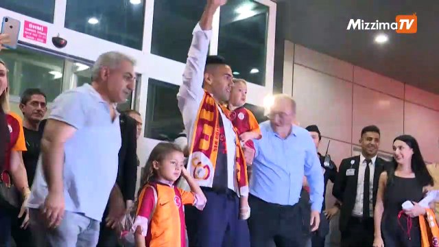 ဖယ္ကာအုိကုိ ဂါလာတာစေရးအသင္း ပရိသတ္ (၂၅,၀၀၀)က ႀကိဳဆုိႏႈတ္ဆက္