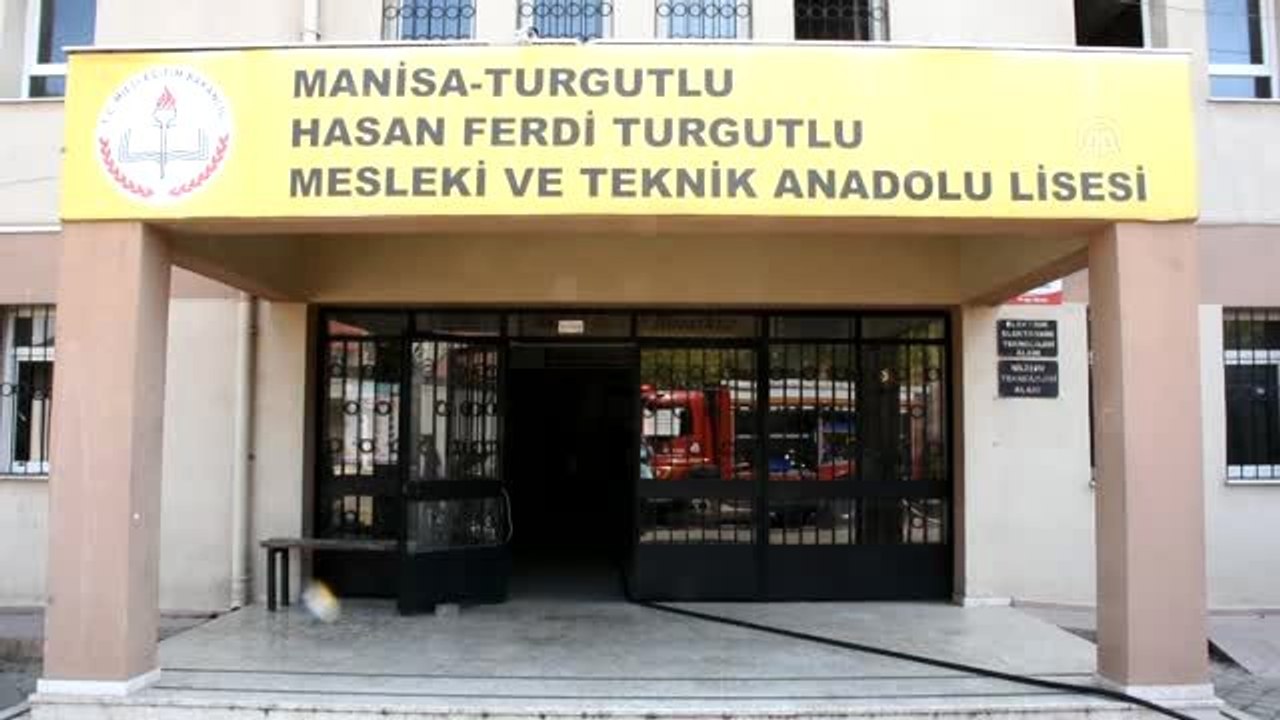 Manisa'da okul yangını