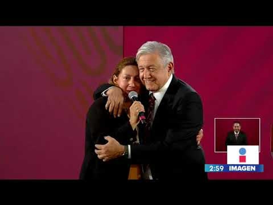 Locutora pide un abrazo a AMLO durante conferencia mañanera | Noticias con Yuriria Sierra