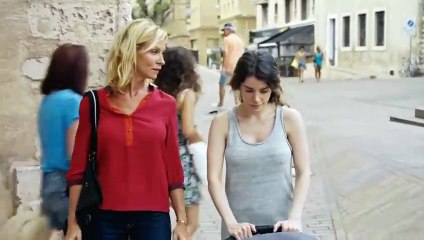 Plus Belle La Vie - OMG !  L'incroyable proposition de Nell à Céline !