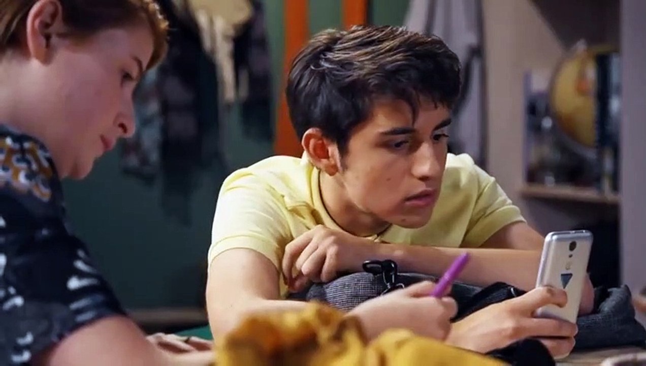 Plus Belle La Vie - Tom est fou amoureux (teaser)