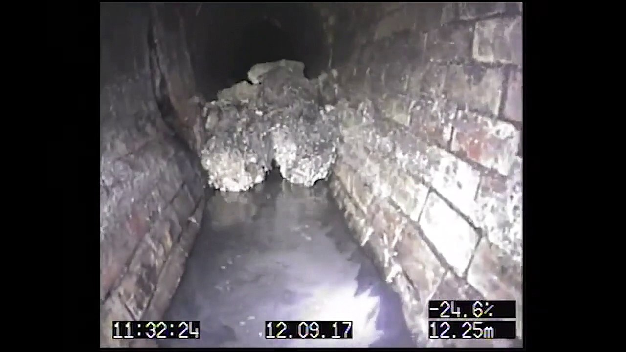 Cet employé découvre un bouchon de 120 tonnes d'ordures dans les égouts de Londres