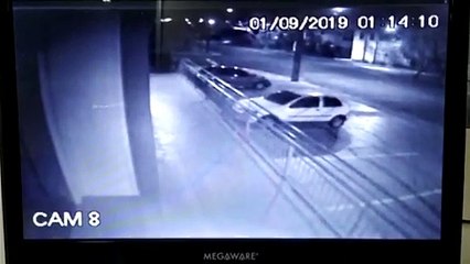 Câmera mostra furto de bicicleta no Bairro Neva, em Cascavel