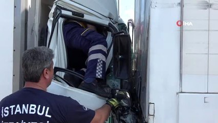 Kuzey Marmara otoyolunda kamyon ile tır çarpıştı: 1 yaralı