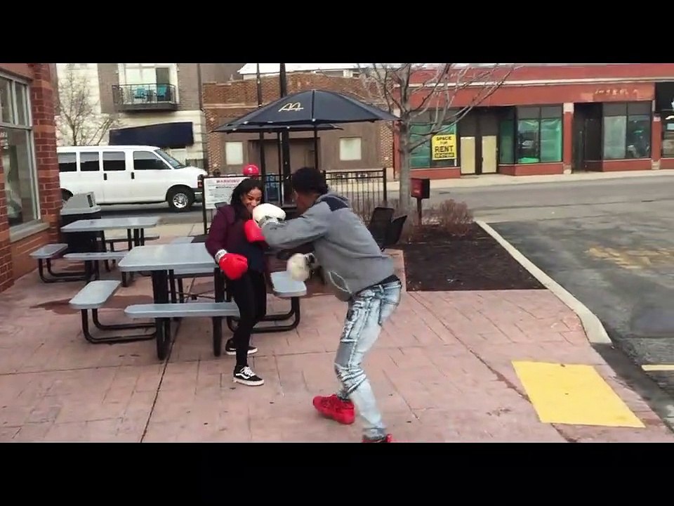 STREET BOXING Gone WRONG !!!! (someone gets knocked out) #boxing #GLOVESUP