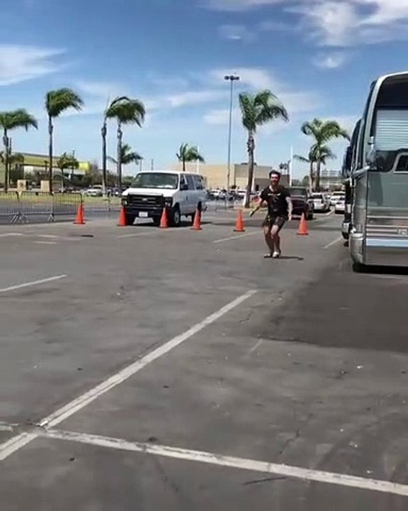 Quand un homme et son chien se retrouve après une longue absence. Trop mimi !